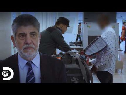 Oficiais Apreendem Carga Suspeita Vinda da Nigéria | Operação Fronteira: Espanha | Discovery Brasil