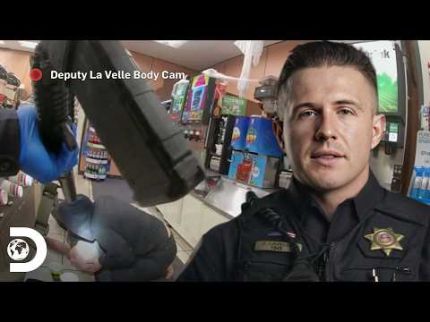Polícia cerca a loja | Bodycam: Registros Criminosos | Discovery Brasil