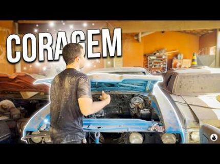 Carros abandonados no celeiro
