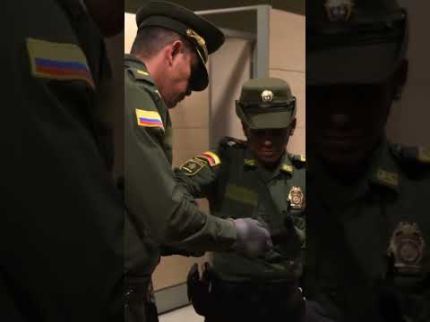 Passageira é flagrada carregando drogas | PARADOS NA FRONTEIRA​​