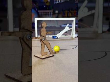 Fizemos um GOLEIRO controlado por JOYSTICK!
