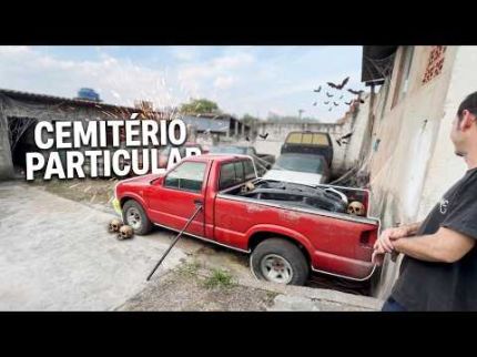 O cara tem um cemitério de caminhonetes!!