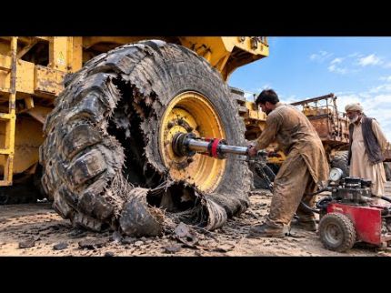 15 Years Later: Replacing a Completely Destroyed Road Roller Tire | Full Restoration