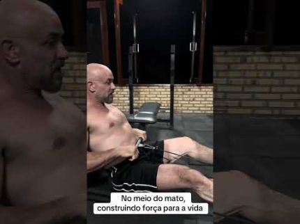 No meio do mato, construindo força para a vida.