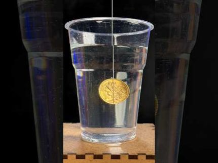 Dá para descobrir se é OURO usando ÁGUA?