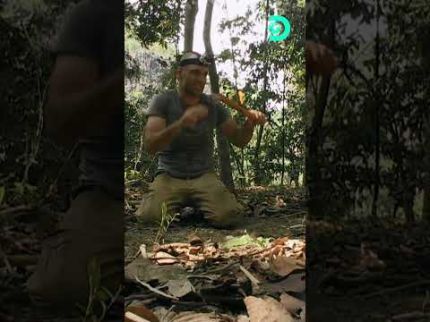 Ed encontra um abrigo natural e consegue acender uma fogueira no Laos | Ed Stafford: Desafio Mortal