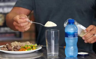 Quanta proteína devo comer por dia para um desempenho ideal?